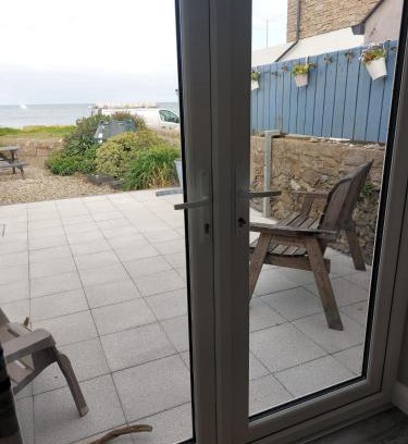 Annalong Casa | The Beach House Annalong Cosy beachview cottage