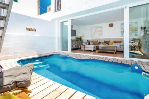 Costa Teguise Casa | The Beach House - Central location - Private Plunge Pool - Roof Terrace - 100m to Beach