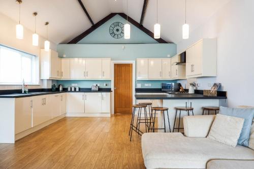 Skewen Casa | The Beach House - Fully refurbed March 2024