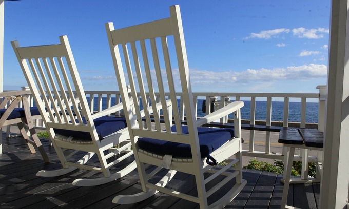 Kennebunk Hotel | The Beach House Inn