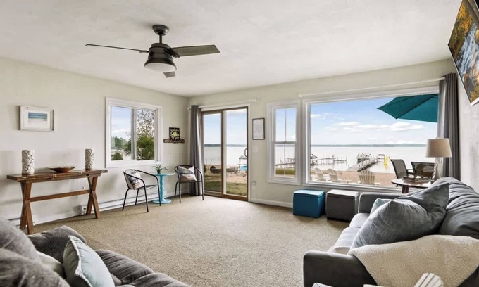 Shell Lake Cabina | The Beach House on Shell Lake