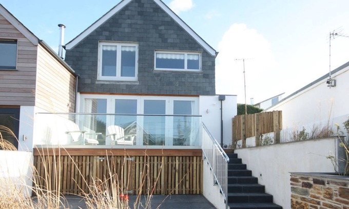 Polzeath Cabaña | THE BEACH HOUSE, pet friendly, country holiday cottage in Polzeath