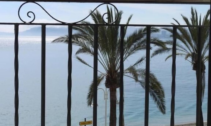 Aduanas Hotel | The Beach House - Studios & Suites