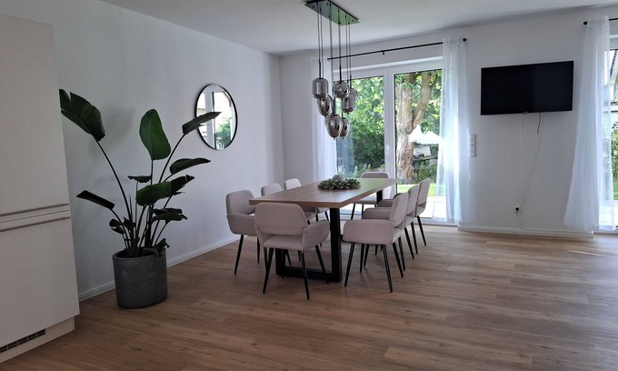 Lembruch Casa | The beach house, up to 8 people, with garden, 200 meters to the lake