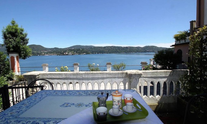 Pella Apartamento | The Beach Indipendent Apartment View Lake!