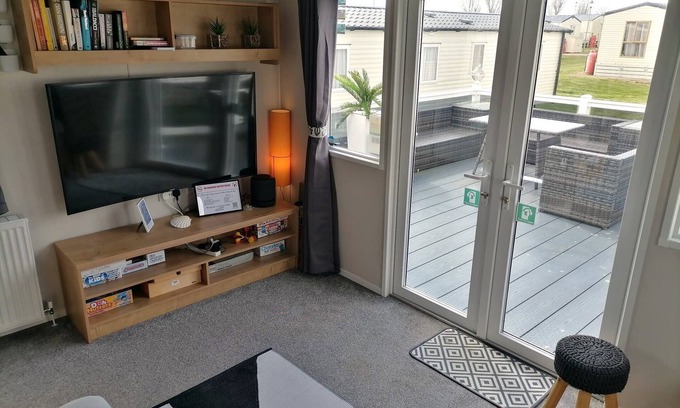 Dymchurch Apartamento | The Beach - Large decking area