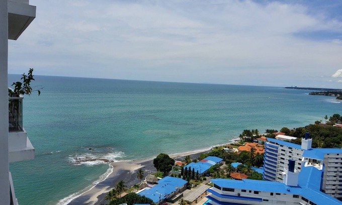 Playa Coronado Apartamento | The Beach Mountain & Ocean View, building right on the beach