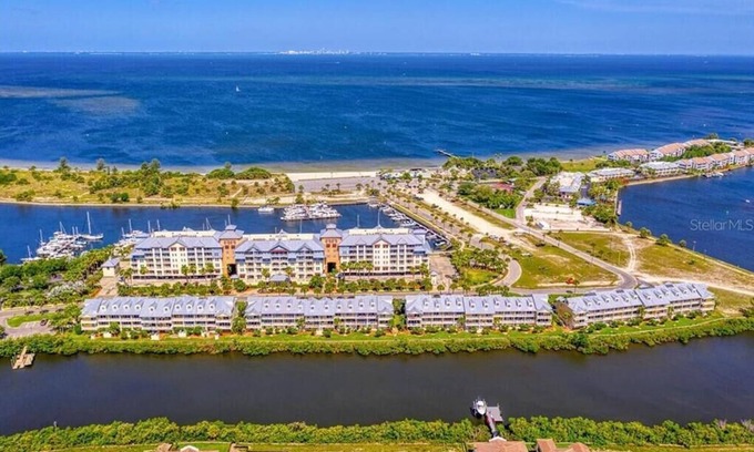 Ruskin Apartamento | The Beach! | Pool, Hot Tub, Gym, Game Room, Tennis