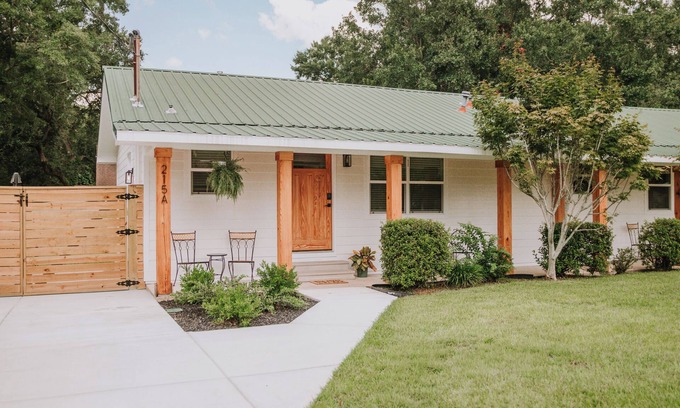 Ocean Springs Casa | The Beachcomber A - 2 bedroom in Golf Cart District near beaches and downtown!