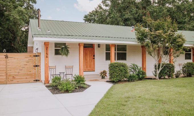 Ocean Springs Casa | The Beachcomber A - 2 bedroom in Golf Cart District near beaches and downtown!