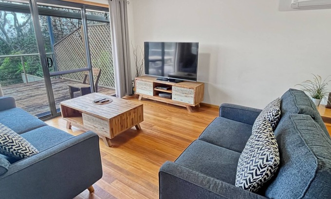 Lake Cathie Casa | The Beachfront - 5 bedroom holiday home in Lake Cathie