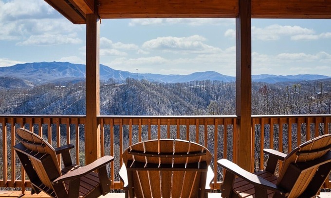 Chalet Village North Casa | The Bear And Trout 4 Bedroom Home by Redawning