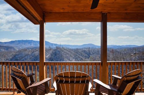 Chalet Village North Casa | The Bear and Trout by Stony Brook Cabins