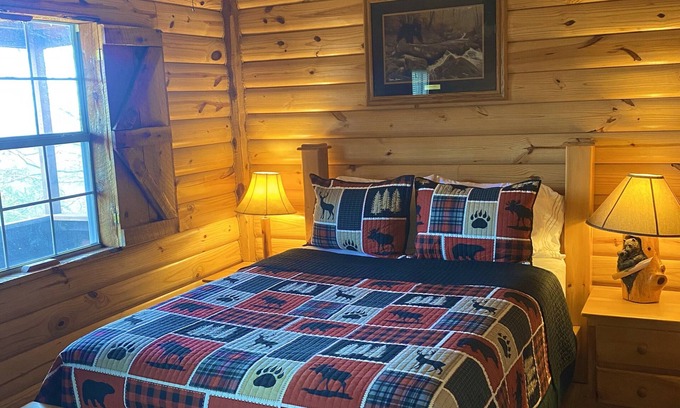 Mena Cabina | The Bear Den