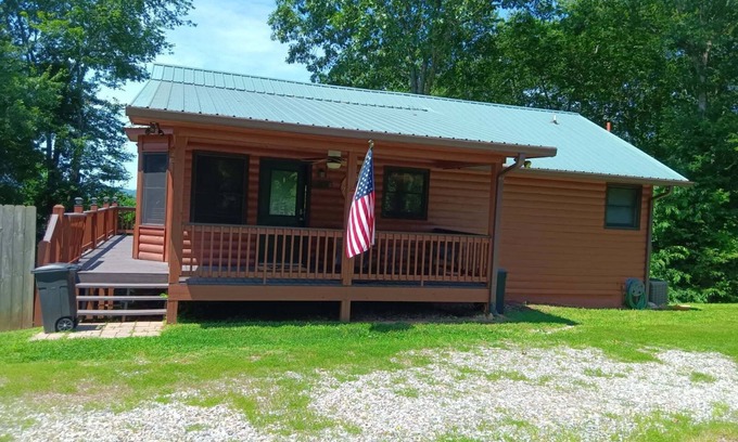 Murphy Cabina | The Bear Necessities - Murphy NC