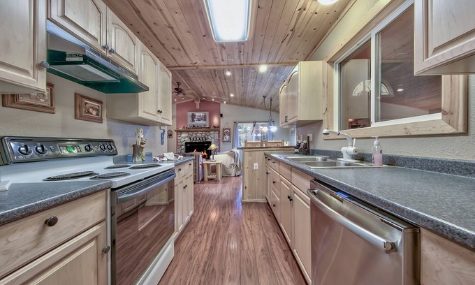 North Upper Truckee Casa | The Bear's Den 1965np 3 Bedroom Cabin by RedAwning