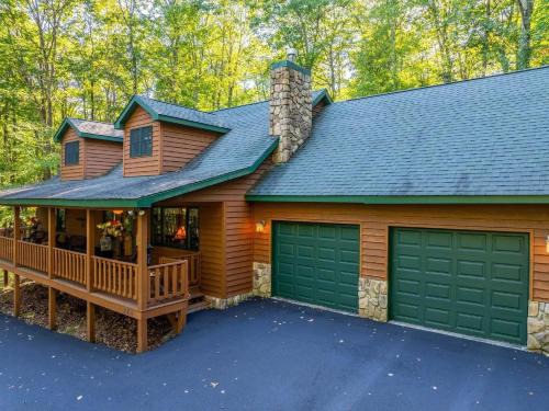 Terra Alta Casa | The Bear's Den Lodge