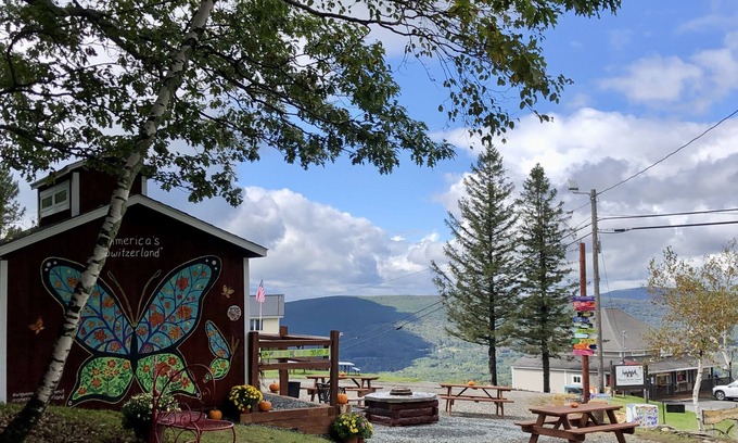 North Adams Apartamento | The Bear’s Den @ America's Switzerland