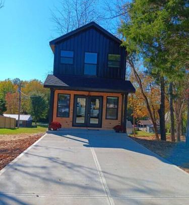 Somerset Casa | The Bears Den at the Lake