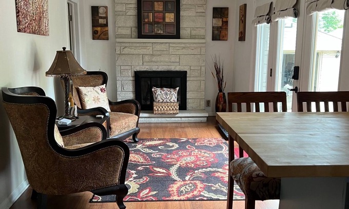 Beech Grove Casa | ❤️ The Bedford - spacious, cozy, quiet & comfortable ❤️