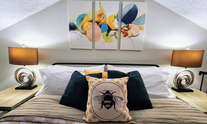 Mid America Condominio | The Bee's Knees'