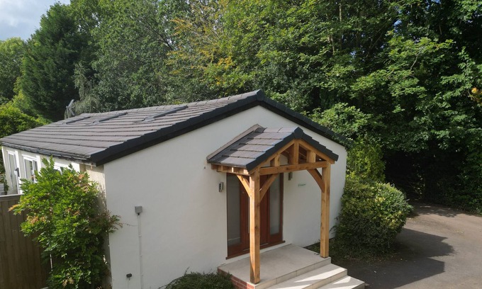 Norley Cabaña | THE BEECHES, romantic, character holiday cottage in Norley