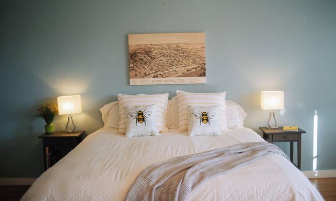 Honey Grove Casa | The Beehive Room: Sweet Country Living with fast city WiFi, Beauty, and Peace.