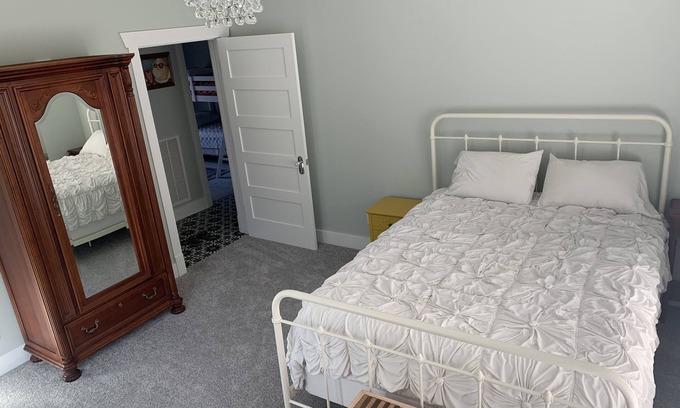 Bell Buckle Casa | The Bell Buckle Bungalow - completely renovated 3 bedroom/2 bath house, sleeps 9