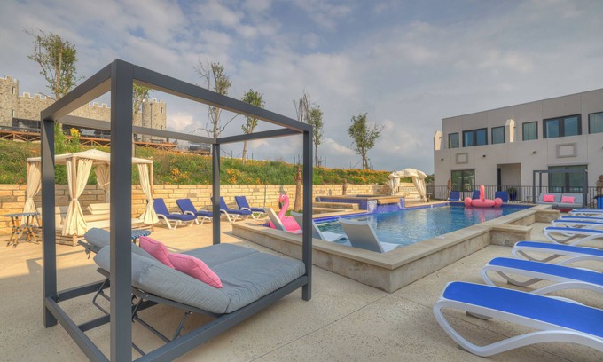 Johnson City Hotel | 12-bill Murray-2nd Floor-pool View