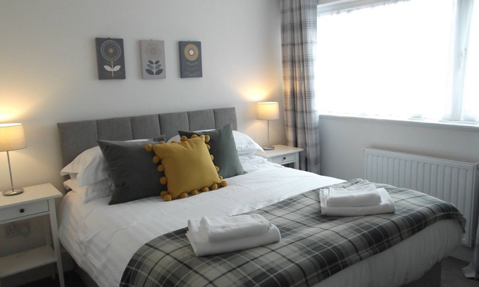 Marston Green Casa | The Berwick - Stylish 3 Bed House 5 mins from NEC Genting & BHX