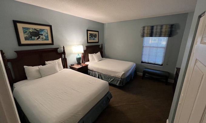 Florida Central Atlantic Coast Complejo | The Best Florida has to offer. The resort abuts Animal Kingdom of Disneyworld!