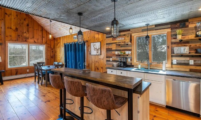 Eustis Cabina | The best Maine has to offer: cozy cabin close to hiking, ATV trails & skiing!!