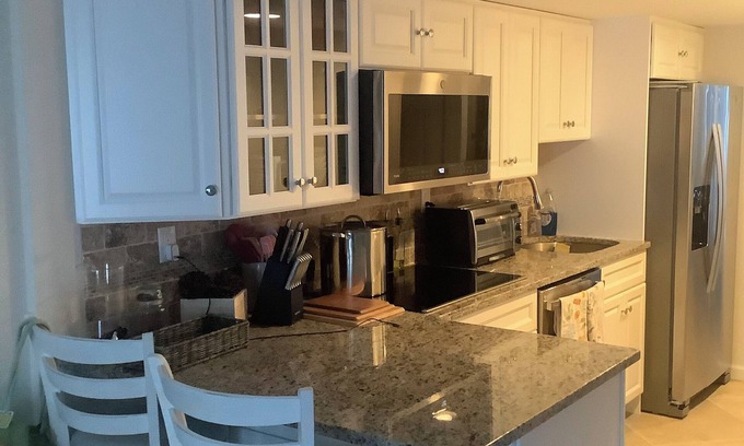 Mantoloking Condominio | The best of both worlds! One bedroom condo on the beach with heated pool!