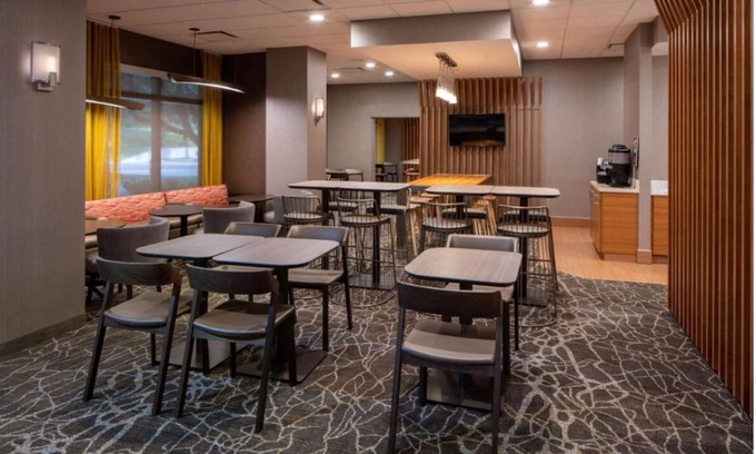 Donelson Complejo | The Best of Nashville! Bring Your Pets, Enjoy the Pool, Free Parking!