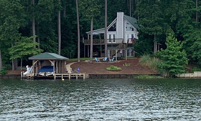 Milledgeville Casa | The BEST Views on Lake Sinclair - Welcome to The Escape Hatch! NEW HOT TUB!
