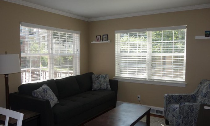 Charlotte Apartamento | The Better Half Duplex