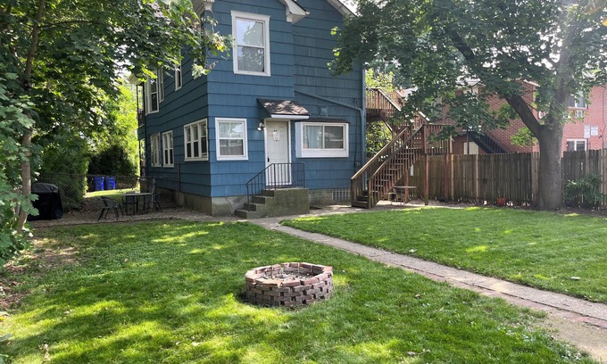 Old North Columbus Casa | The Big Blue House—5BR w/ New Kitchens & Bathrooms