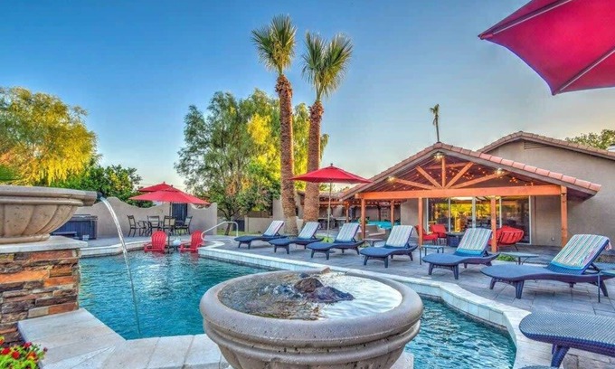 Gilbert Casa | 8BD / 5BA, Casa de una sola planta, capacidad para 18, piscina, spa, patio grande y cocina al aire libre