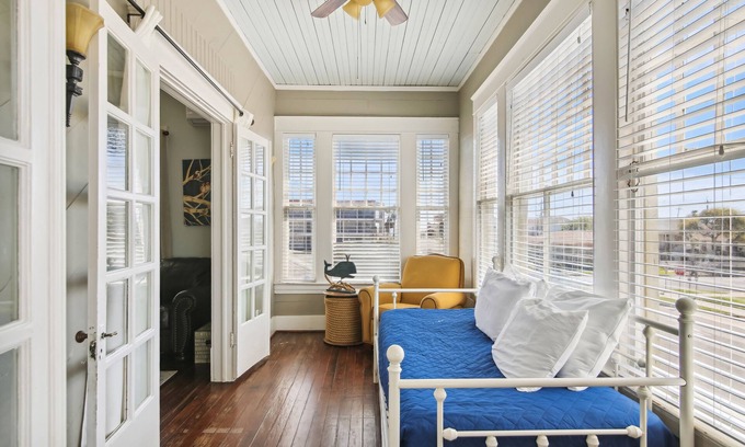 San Jacinto Casa | The Big Kahuna Manor