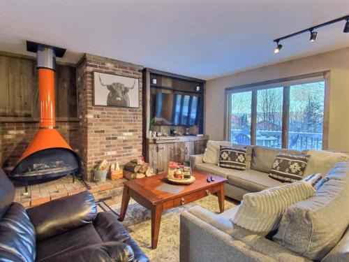 Killington Casa | The Big Lebearski - AC, Grill, Fire Pit, Hot tub!