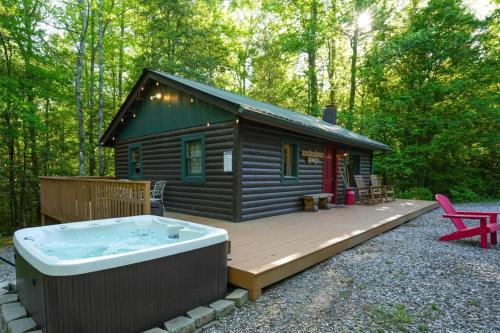 Dahlonega Casa | The Big Little Cabin - Hot Tub & Playground