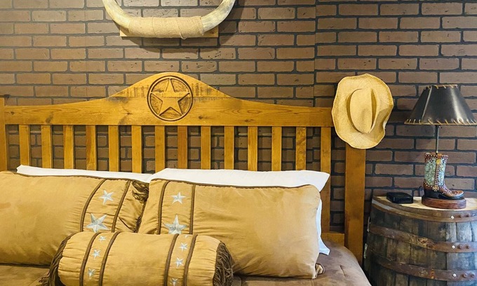 Amarillo Apartamento | The Big Texan King! Free 72oz Steak*Airbnb