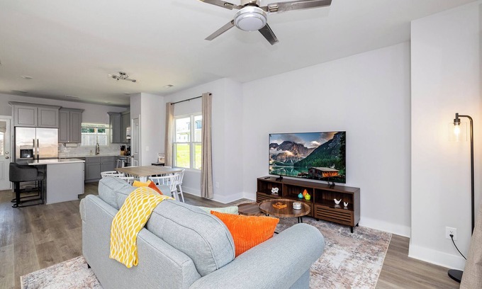 Kannapolis Casa | The Birch ~ Modern 3BR, Walk to DT Kannapolis
