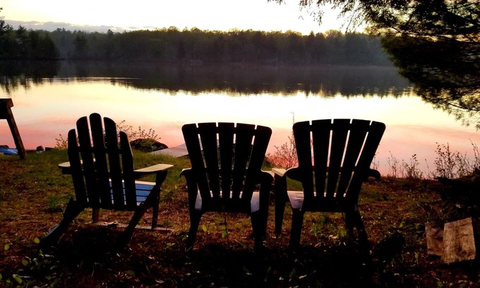 Mount Vernon Cabina | The Birches - Large 3 Bedroom Cottage on Torsey Lake, Mount Vernon ME