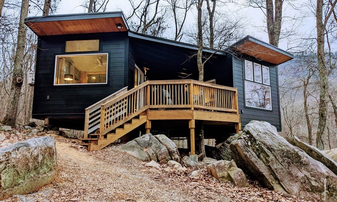 Chattanooga Cabina | The Bird House ~ A modern treehouse in the forest ~ 15 minutes from downtown