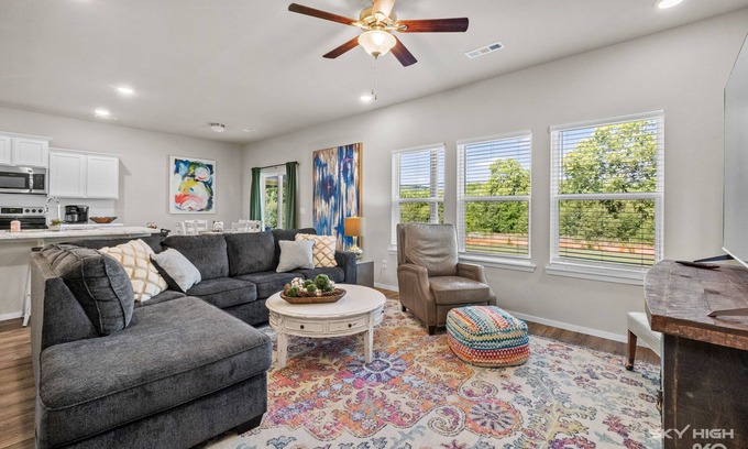Fayetteville Casa | The Bird House - Private Hot Tub, 2 Miles to U of A, Baum & Fayetteville Square