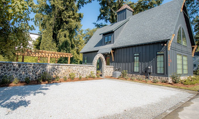 Auburn Casa | The Black Barn, ¡Nueva casa de 3 dormitorios / 3 baños! Fácil distancia a pie de todo!