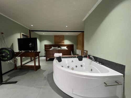Pinto Apartamento | The Black House