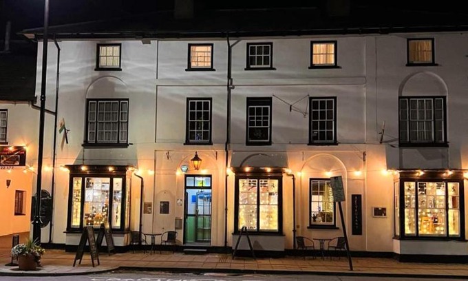 Lampeter Hotel | The Black Lion Royal Hotel