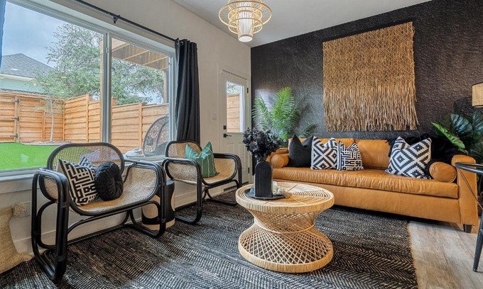 Highland Lake Estates Casa | The Black Sands I Outdoor Theatre I Game Room I TV